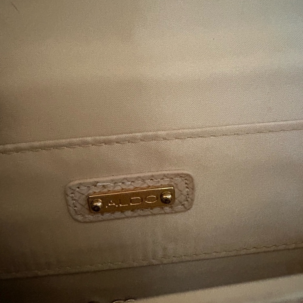 Elegant Cream Clutch with Gold Chain - Picture 5 of 6